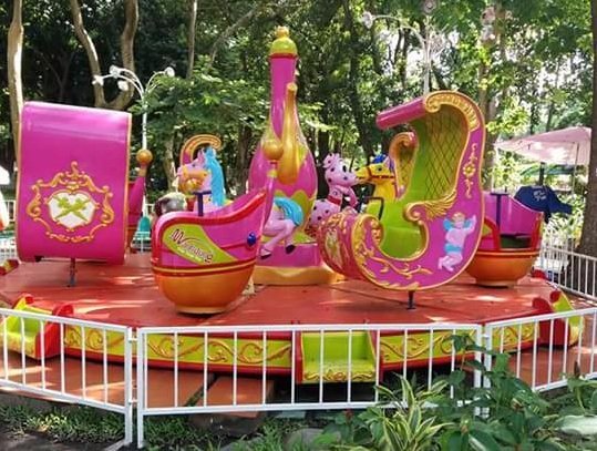 Mâm xoay điện EM-022-15 cho công viên, khu vui chơi giải trí – Hoa Sen Hồng