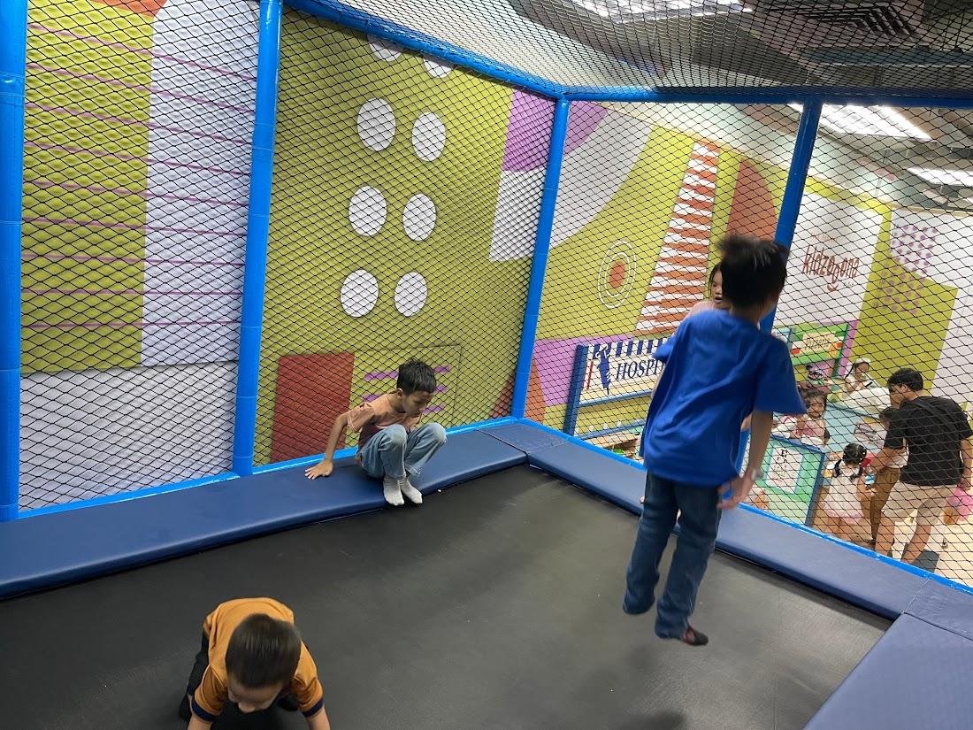 Khu vui chơi tại GigaMall Phạm Văn Đồng