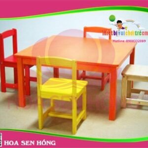 Bàn ghế gỗ TC-42-11 cho trường mầm non, nhóm trẻ – Hoa Sen Hồng