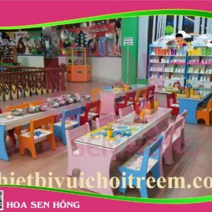 Bàn ghế gỗ TC-42-13 cho trường mầm non, nhóm trẻ – Hoa Sen Hồng